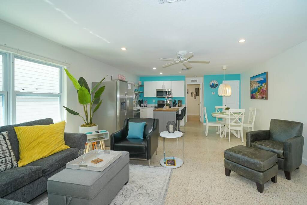 Modern, Fresh - Only 3 Miles To The Beach! Apartment Sarasota Bagian luar foto